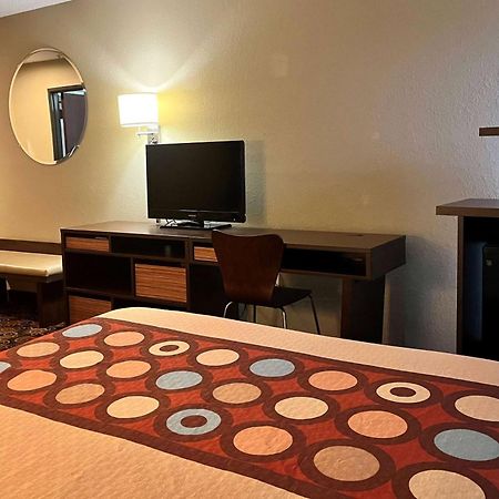 Super 8 By Wyndham Evansville North Stacer Bagian luar foto