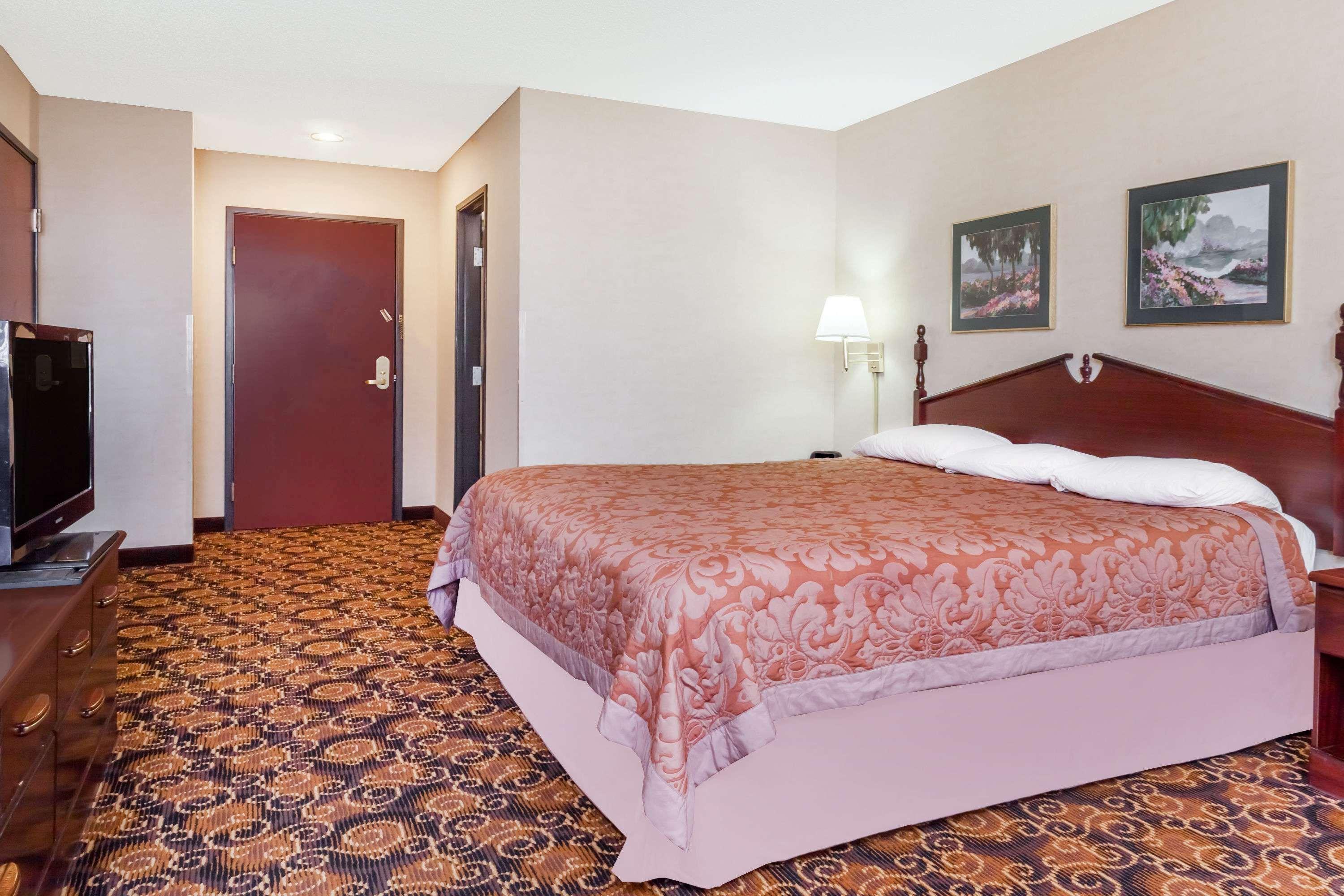 Super 8 By Wyndham Evansville North Stacer Bagian luar foto