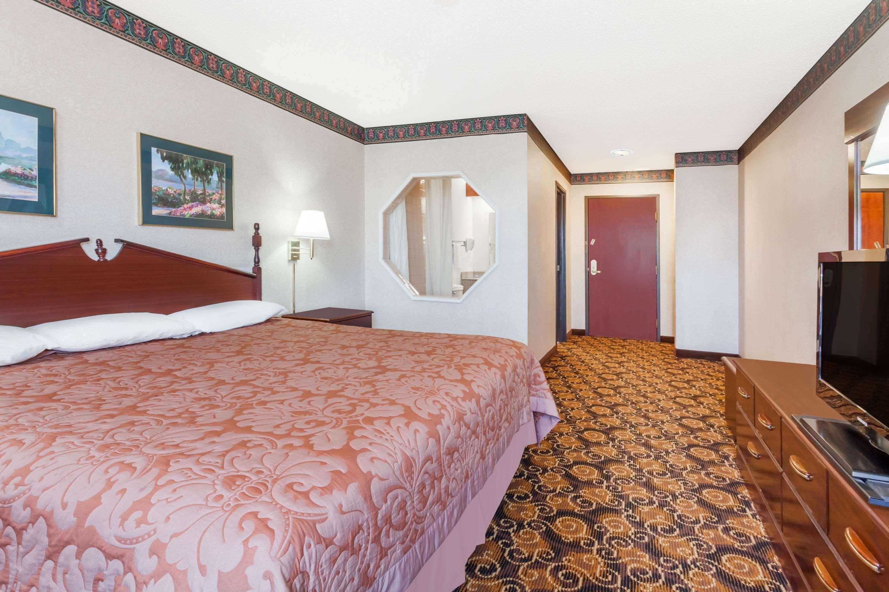 Super 8 By Wyndham Evansville North Stacer Bagian luar foto