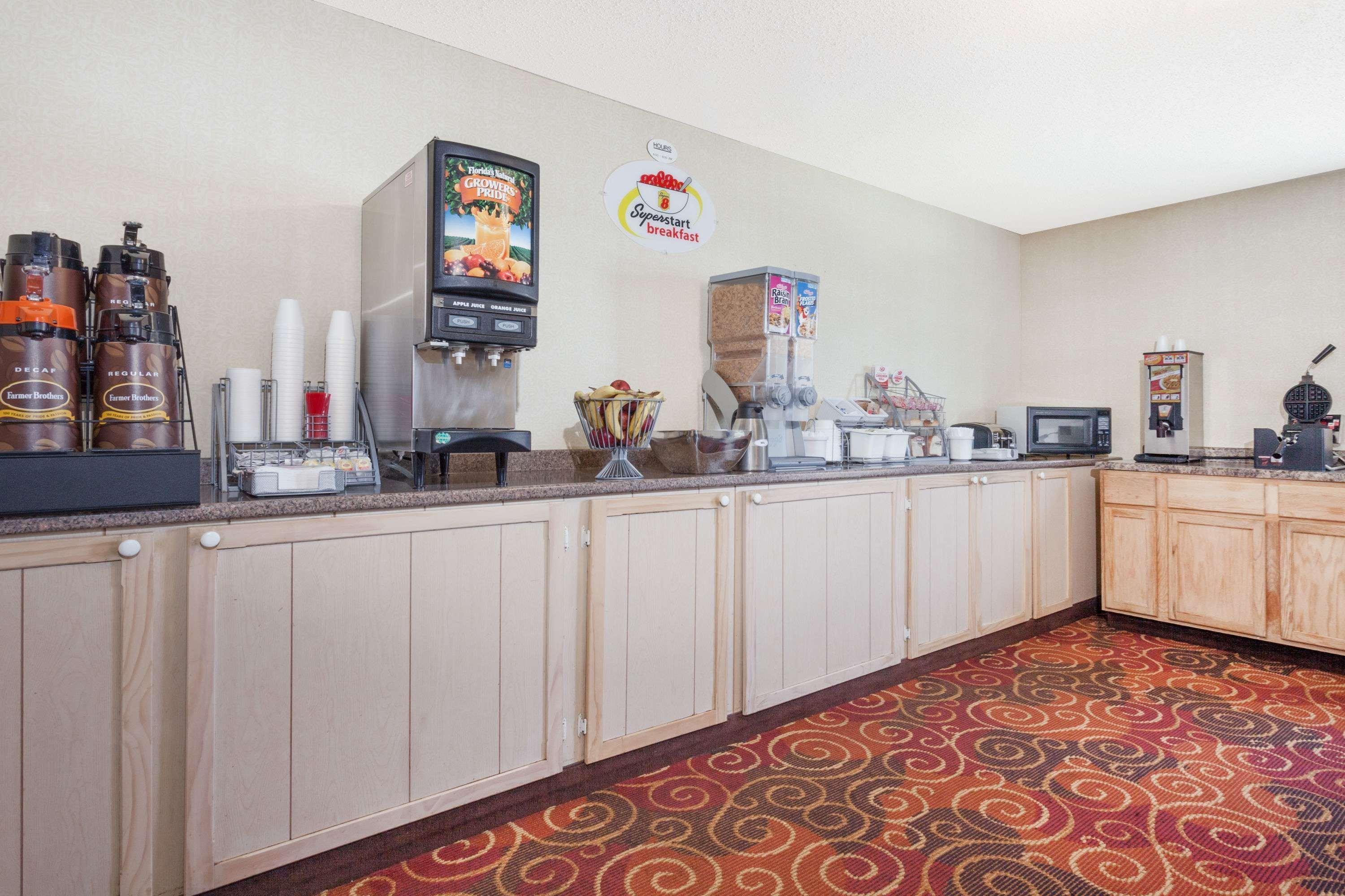 Super 8 By Wyndham Evansville North Stacer Bagian luar foto