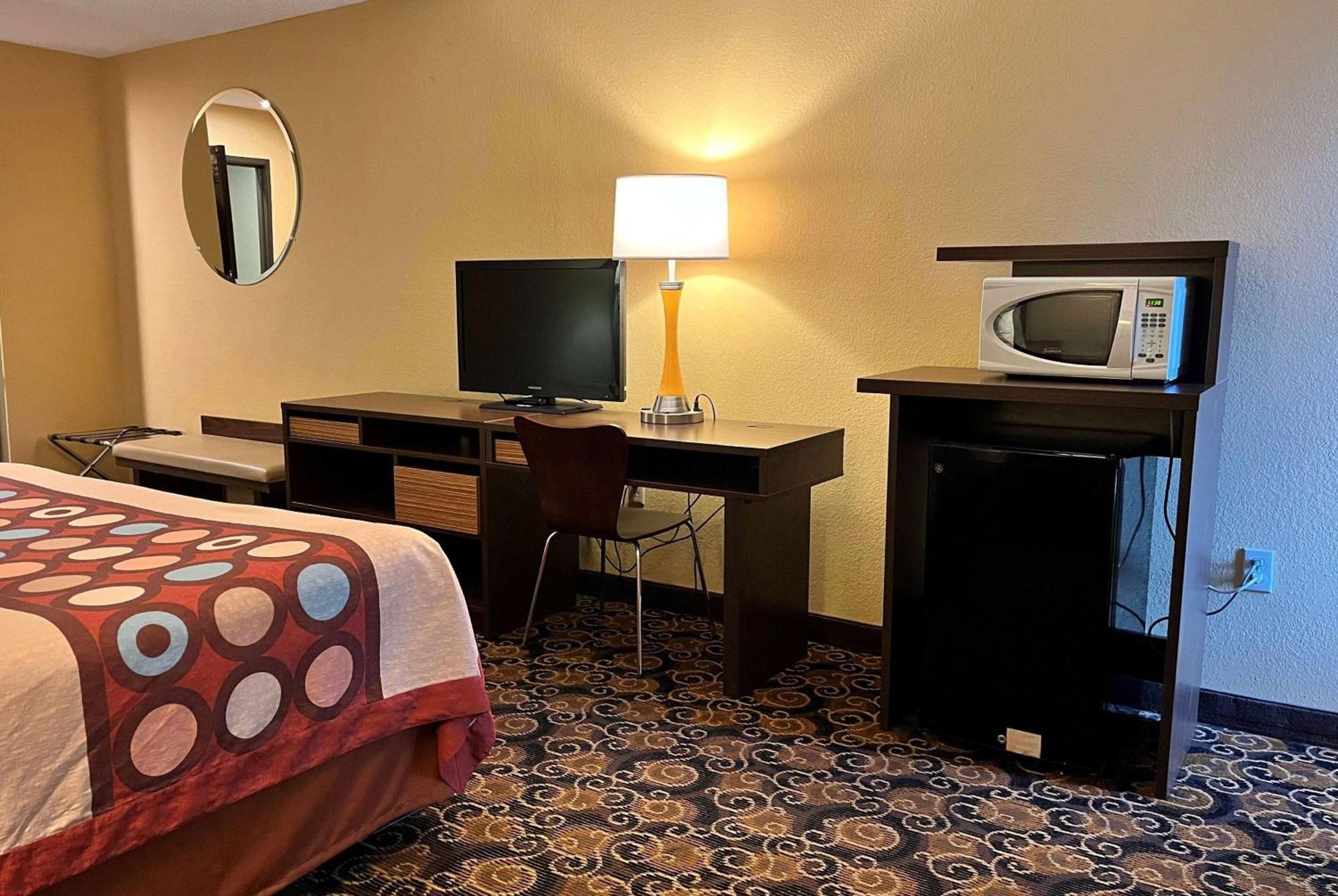 Super 8 By Wyndham Evansville North Stacer Bagian luar foto