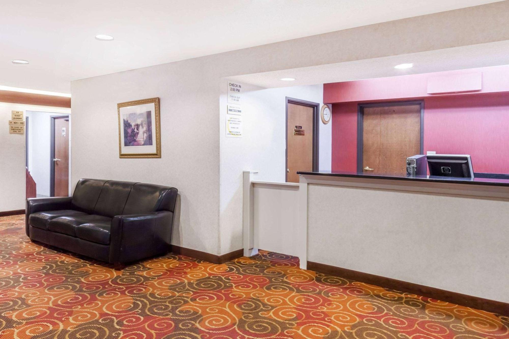 Super 8 By Wyndham Evansville North Stacer Bagian luar foto
