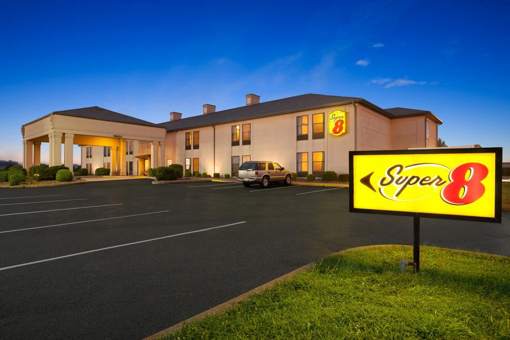 Super 8 By Wyndham Evansville North Stacer Bagian luar foto